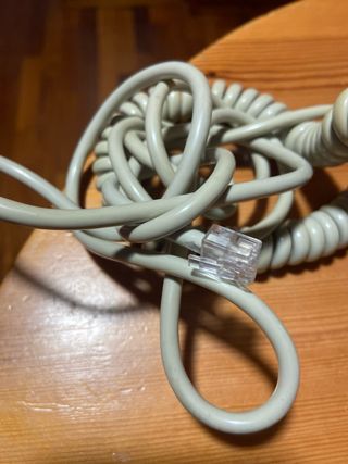 Teléfono antiguo beige. Funciona