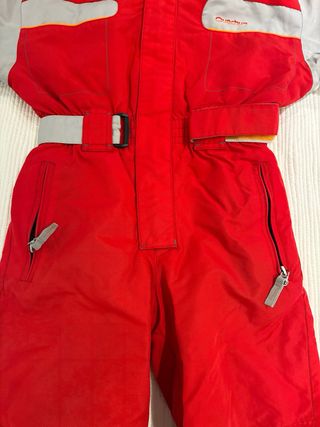Mono de esquí rojo y gris Talla 6 años