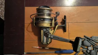 Carrete Daiwa GS6 y aparejos de pesca