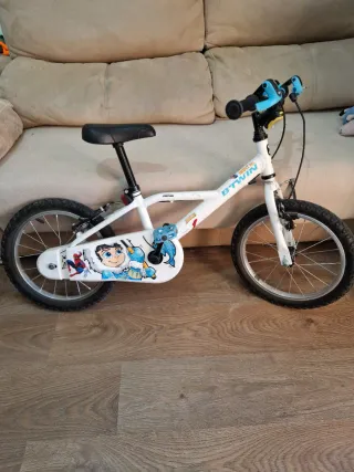 Bicicleta infantil Btwin blanca