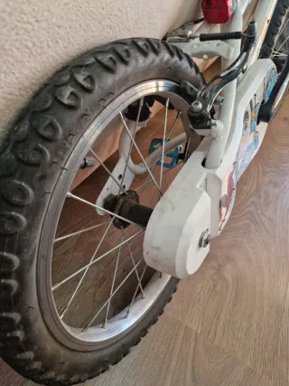 Bicicleta infantil Btwin blanca