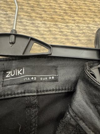 Pantaloni neri effetto pelle