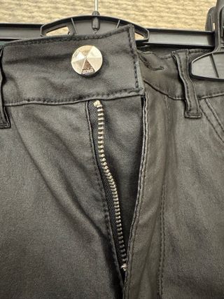 Pantaloni neri effetto pelle