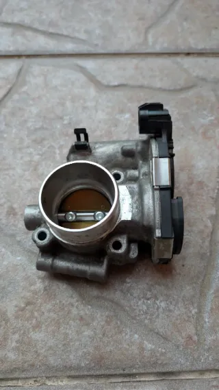 Caja Mariposa Opel Corsa 55562270