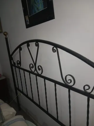 Cabecero de forja negro y dorado