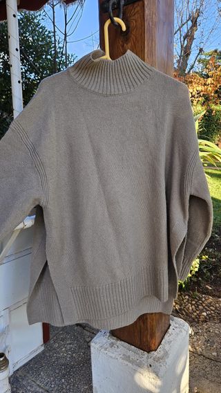 Jersey beige cuello alto talla única