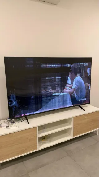Televisor Hisense 60 con pantalla rota