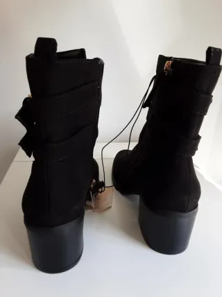 Botines negros Sfera Piel Melocotón Talla 39