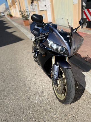Yamaha R1 Moto Deportiva