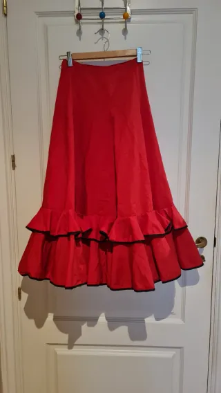 Falda flamenca roja con volantes