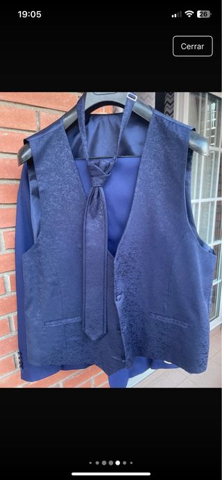 Traje azulón chaleco y corbata