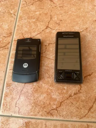Vendo due vecchi telefoni cellulari
