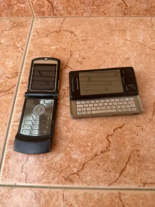 Vendo due vecchi telefoni cellulari