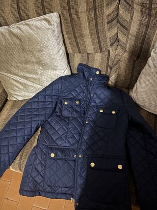 Chaqueta azul acolchada