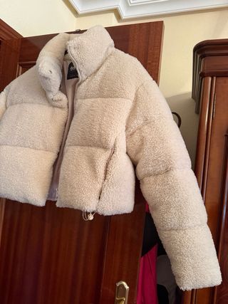 Abrigo beige teddy cropped