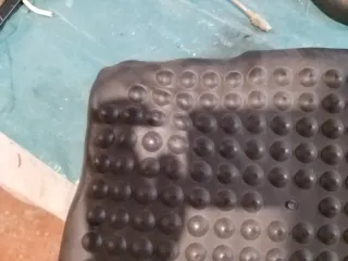 Reposapiés ergonómico con relieve