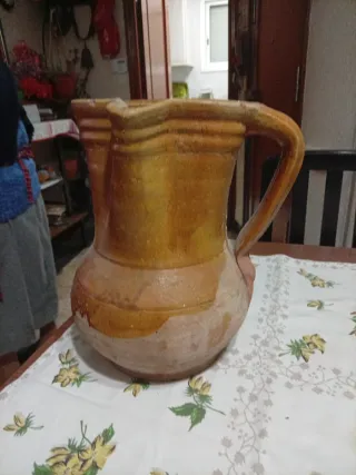 Jarrón de barro rústico