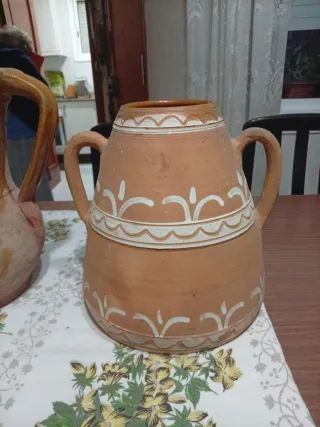 Jarrón de barro rústico