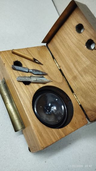 Tintero in legno e ottone con 3 penne stilografiche