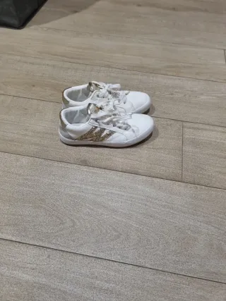 Zapatillas B&W Blancas y Doradas Talla 37