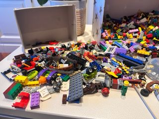 Lote LEGO: Piezas y Figuras Variadas