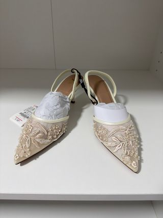 Zapatos Zara bordados beige/blanco