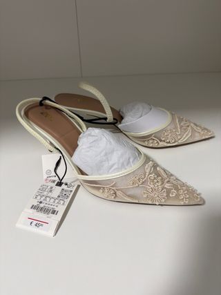 Zapatos Zara bordados beige/blanco