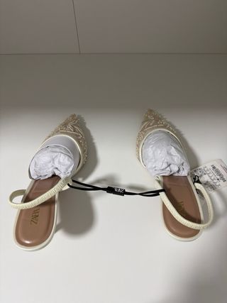 Zapatos Zara bordados beige/blanco