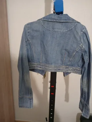 Chaqueta vaquera corta Stradivarius Talla L