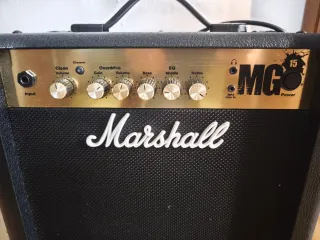 Amplificador Marshall MG15FX