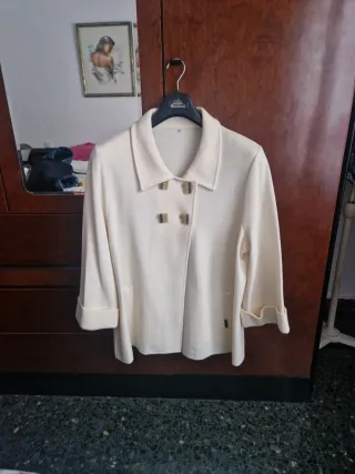 Abrigo tipo capa beige