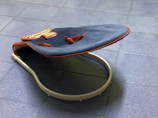 Balancín para bebés azul, blanco, rojo y gris