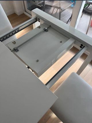 Mesa extensible y 6 sillas