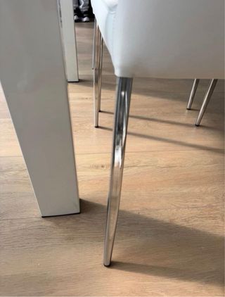 Mesa extensible y 6 sillas