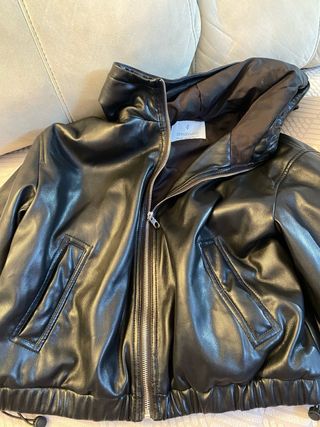 Abrigo negro Stradivarius talla xs