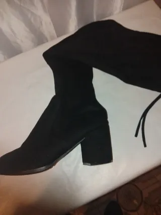 Botas altas de terciopelo negras