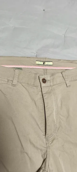 Pantalón chino beige hombre