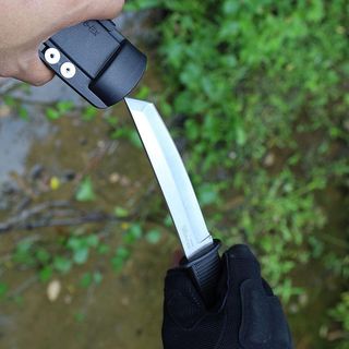 Herramienta táctica de corte tipo TANTO