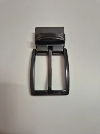 Hebilla de cinturón plateada