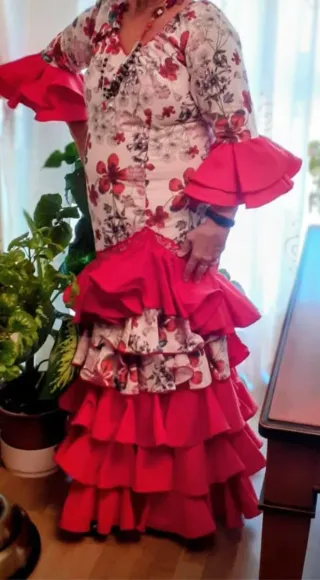 Vestido Flamenca Volantes Flores Talla 48 XL