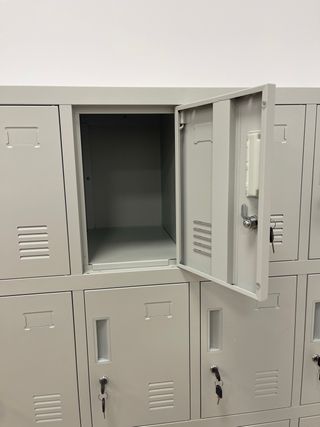 Armadio metallico grigio