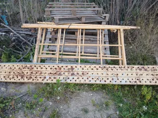 Se vende 2 Andamios metálico amarillo