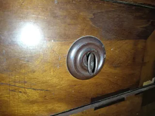 Antigua cómoda catalana madera siglo XIX