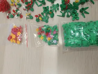 Lego Piezas Verdes y Flores