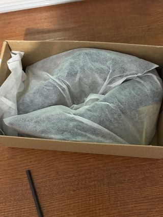 Zapatos de tacón azul y dorado