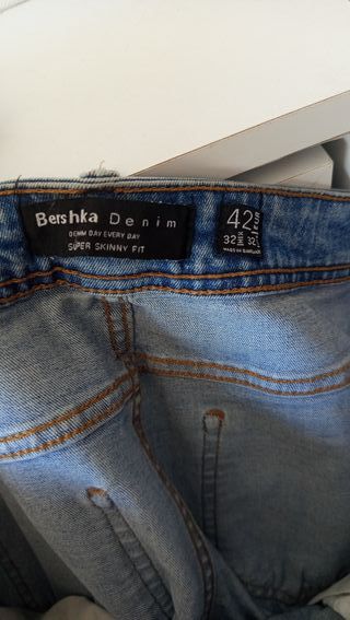 Pantalón vaquero Bershka azul Talla M