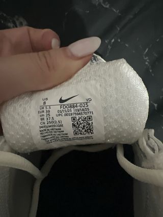 Nike Vomero 5 Plata y Blanco