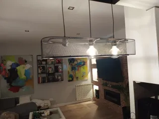 Lámpara de techo colgante moderna.