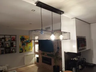 Lámpara de techo colgante moderna.