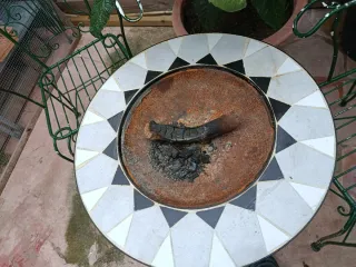 Mesa brasero jardín cerámica y metal